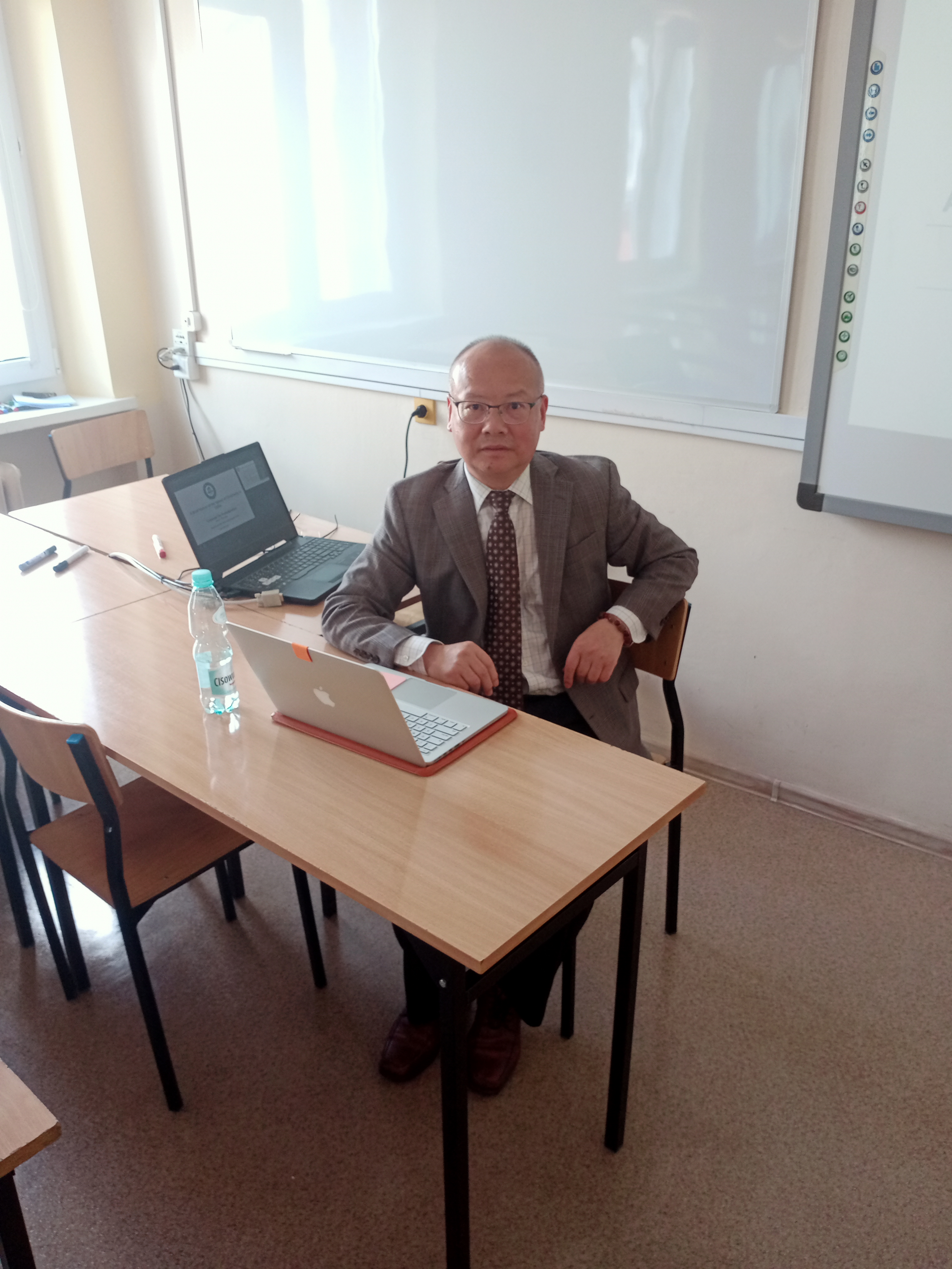 Wizyta Profesora Chen Caijun z Uniwersytetu Jinan w Guangzhou (Chiny) w Instytucie Historii. 